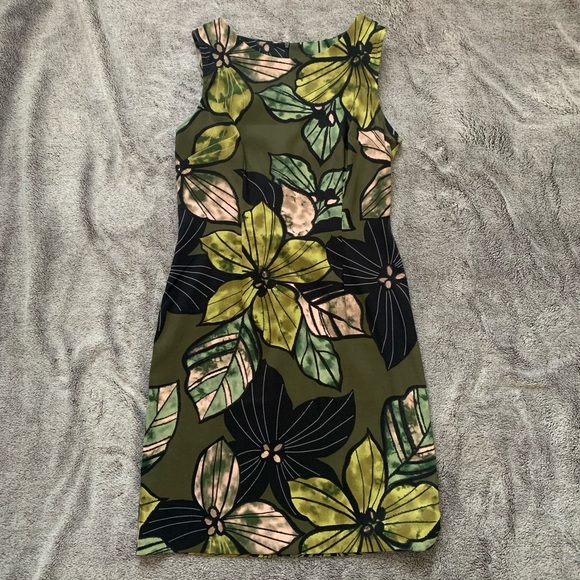 connected apparel Dresses & Skirts - Connected Apparel Green Floral Sheath Dress